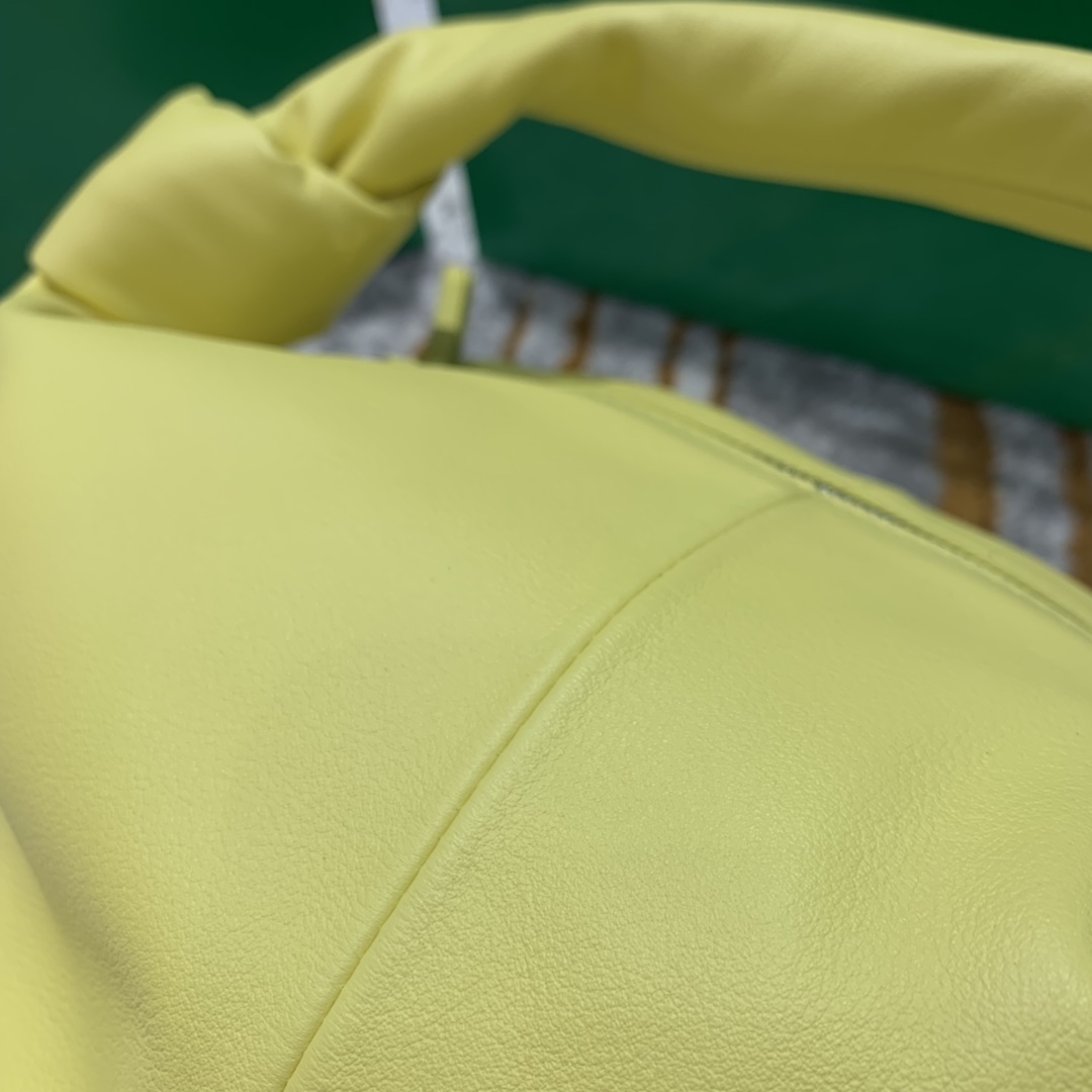 Bottega Veneta  𝗠𝗜𝗡𝗜 𝗕𝗔𝗚 #629635