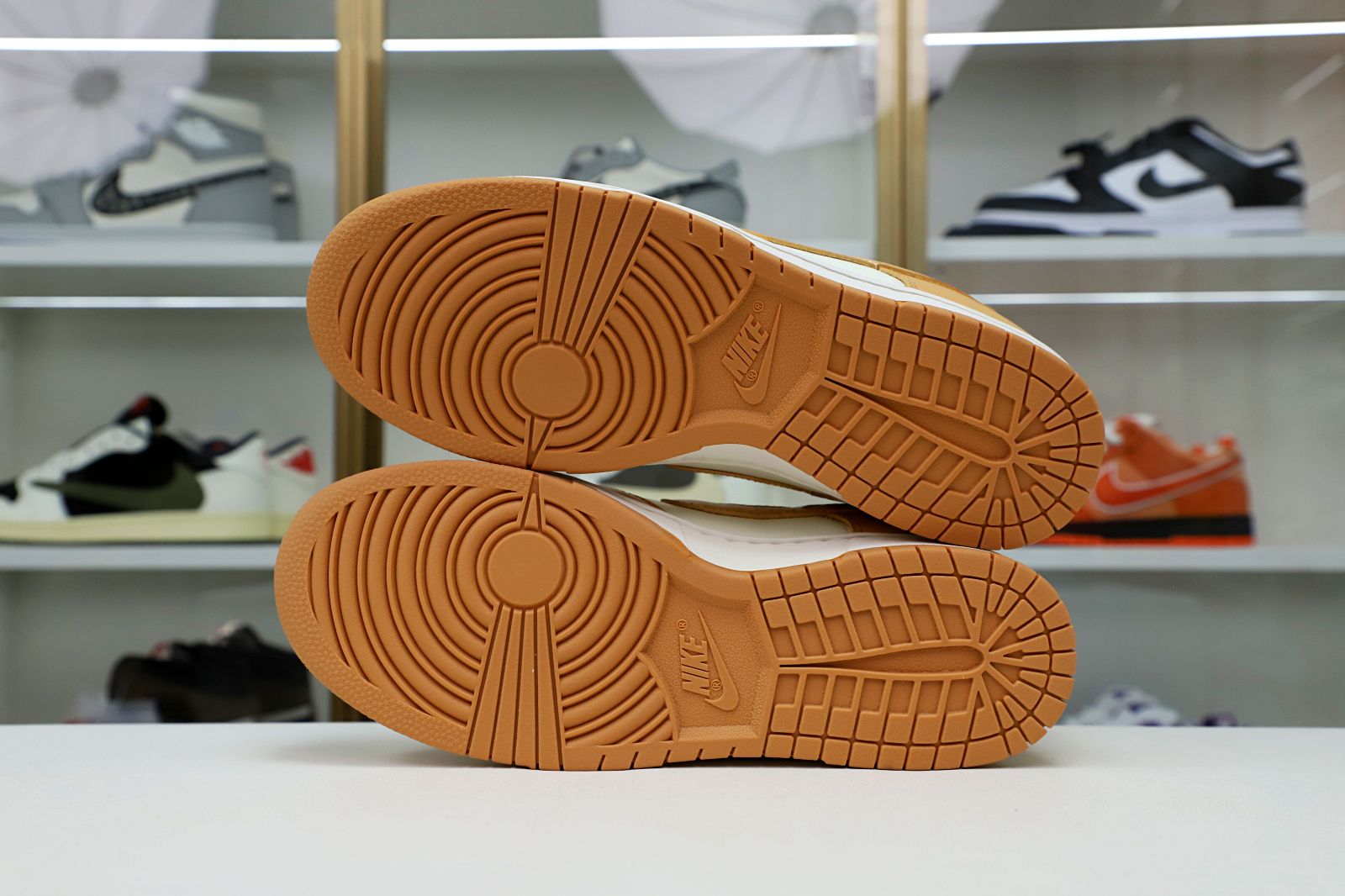 WMNS DUNK LOW HARVEST MOON