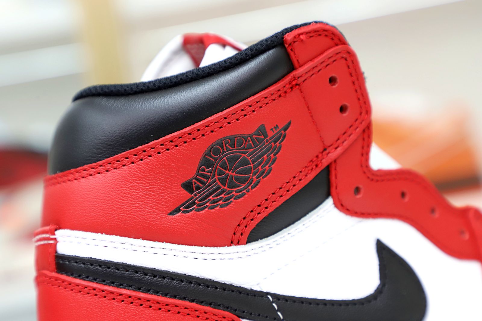 AIR JORDAN 1 RETRO HIGH OG CHICAGO 2015