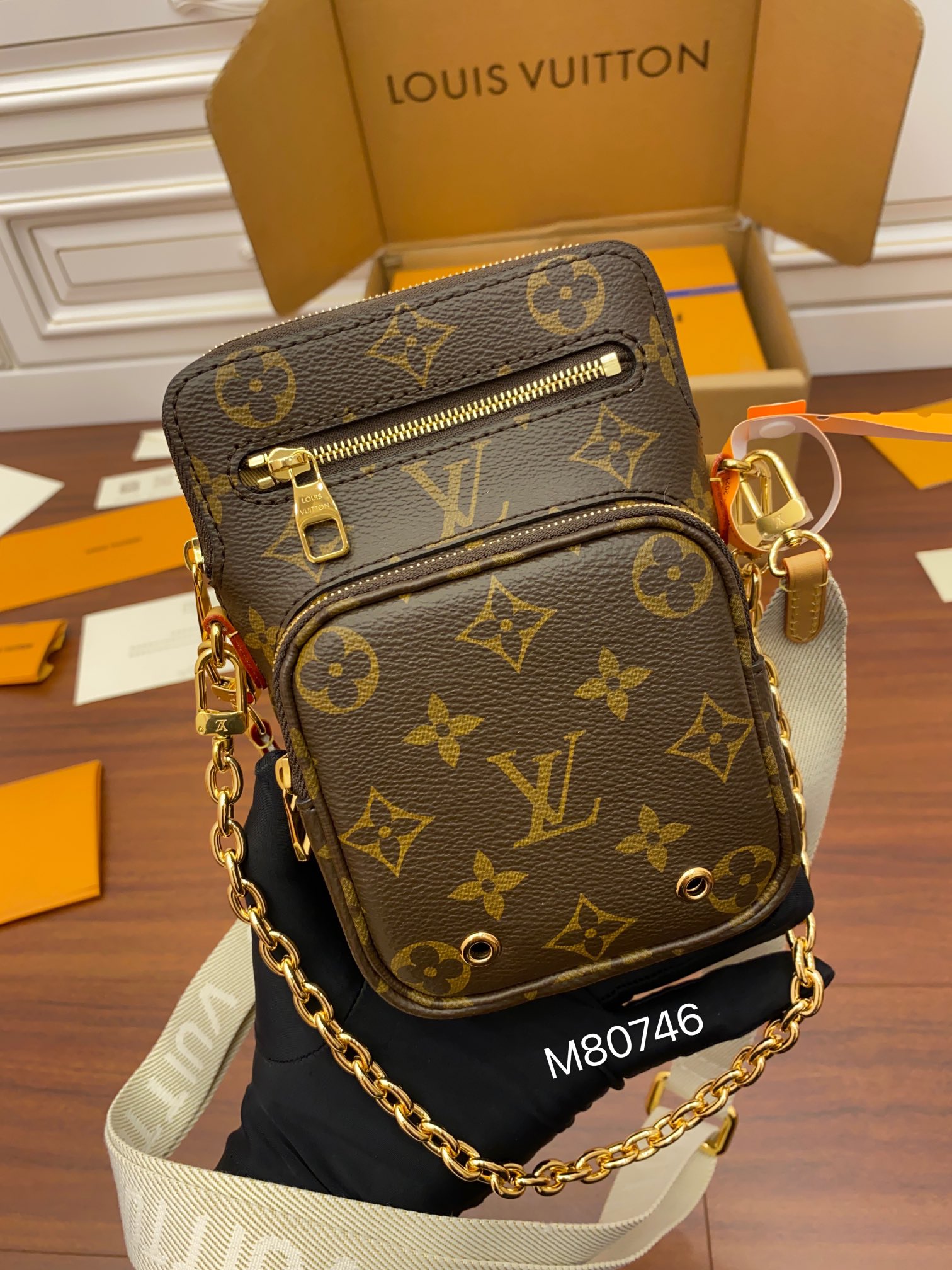 Louis Vuitton  M80746
