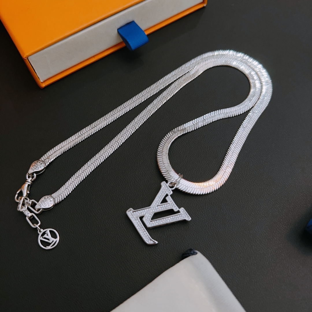 Louis Vuitton vintage silver necklace, couple's version, chain length 60 cm, changeable