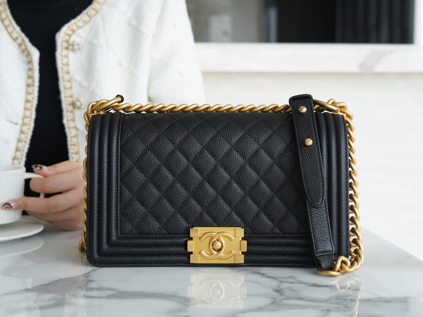 𝗖𝗵𝗮𝗻𝗲𝗹 𝗟𝗲𝗯𝗼𝘆 Imported custom caviar calfskin:Large ball pattern Medium Black Gold