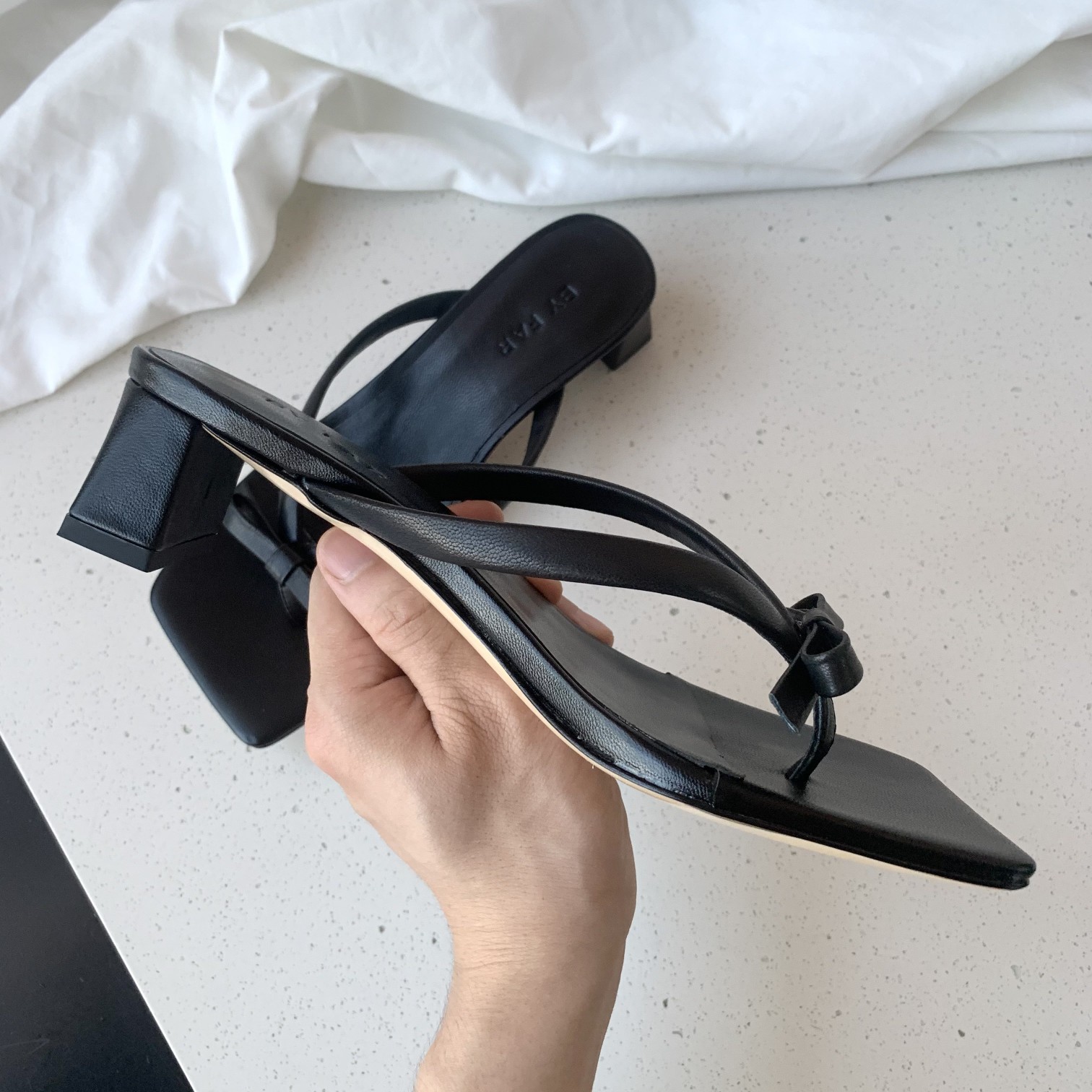 BY FAR | 𝟐𝟎𝟐𝟏/𝐒𝐒 𝐧𝐞𝐰 BY FAR21 spring and summer square-toed flip flops A series of super summer colors