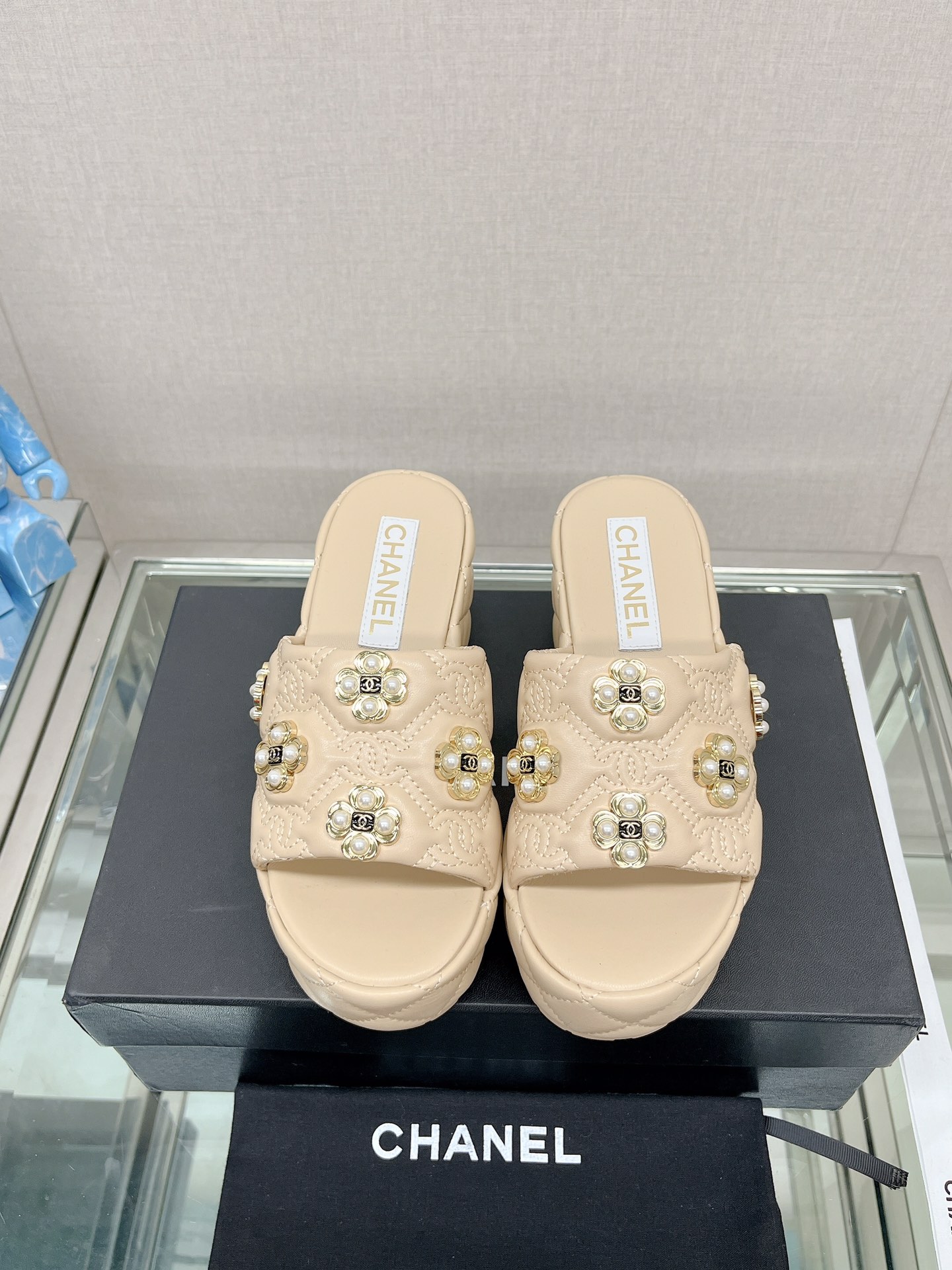 CHANEL water table thick bottom pearl flower slippers original rubber sole