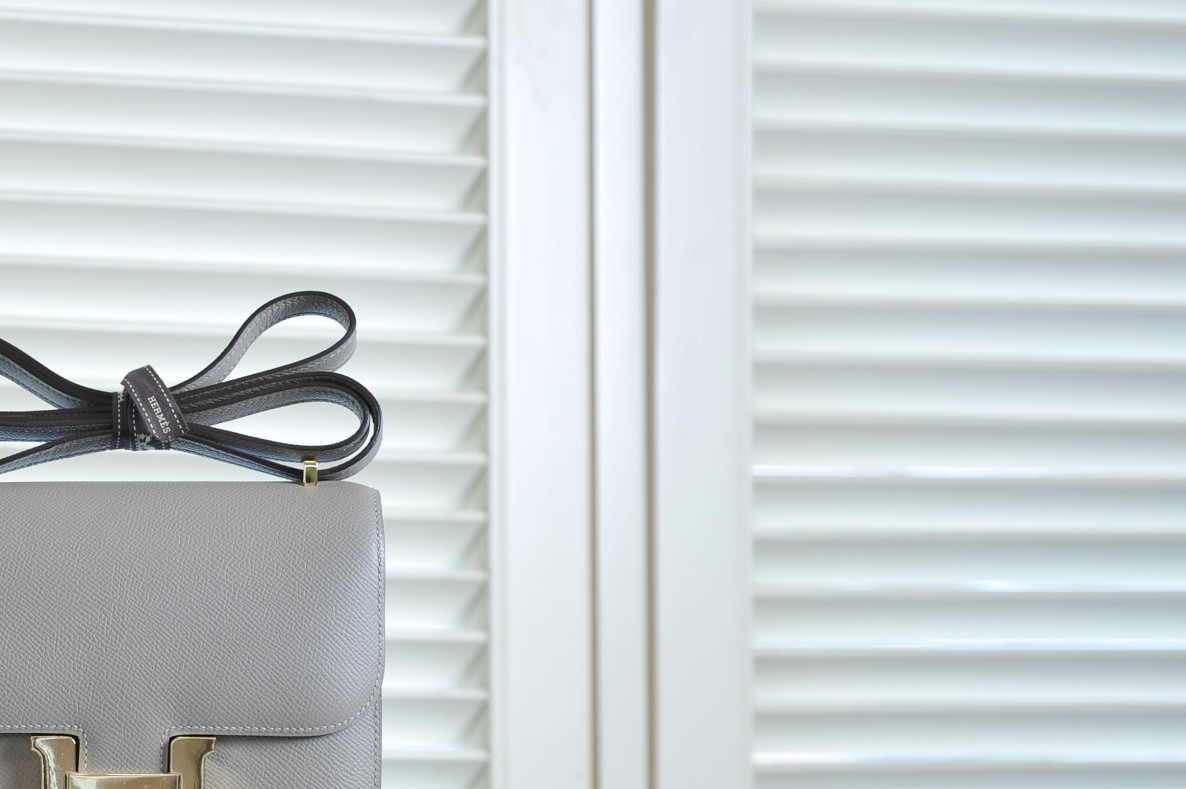 Kangkang 9 turtledove gray gold buckle epsom leather