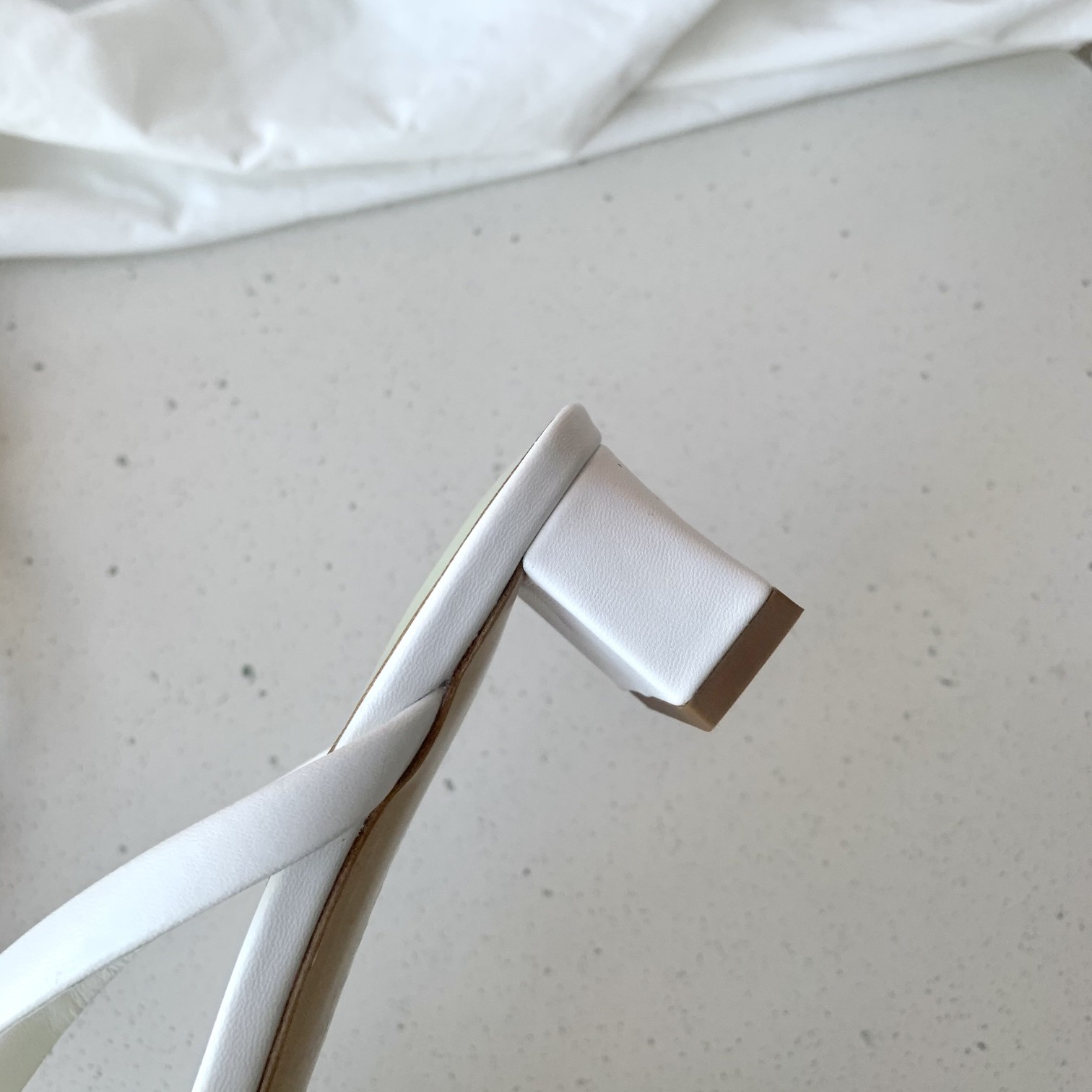 BY FAR | 𝟐𝟎𝟐𝟏/𝐒𝐒 𝐧𝐞𝐰 BY FAR21 spring and summer square-toed flip flops A series of super summer colors