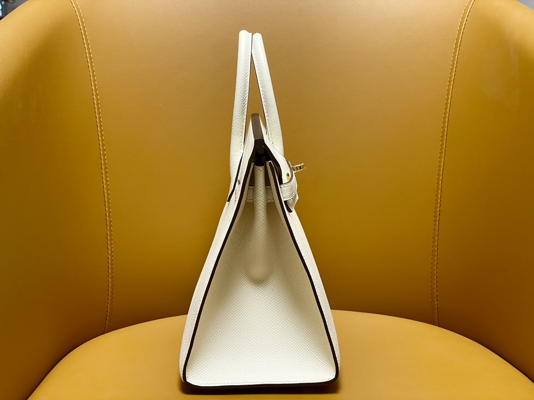 Bk25 epsom Cream White Outer Seam Gold Button