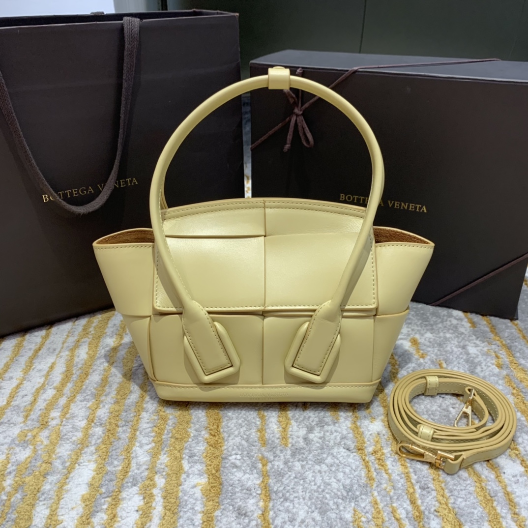 Bottega Veneta  ARCO  #600606