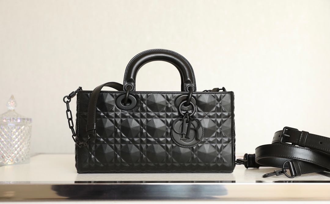 Dior Lady D-Joy is a classic style of the Goliath Bible