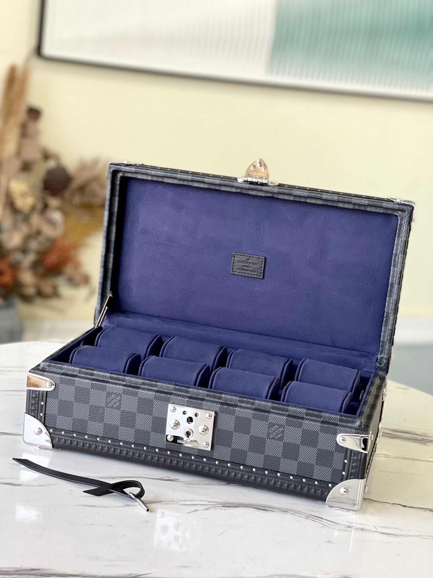 𝐋𝐎𝐔𝐈𝐒 𝐕𝐔𝐈𝐓𝐓𝐎𝐍     N48194