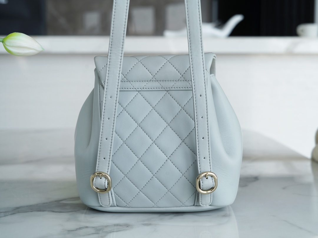 𝗖𝗛𝗔𝗘𝗡𝗟✦Italy 🇮🇹 original lambskin🐑 𝟮𝟮𝗔New 𝐃𝐮𝐦𝐚 shoulder bag sheepskin light blue➿