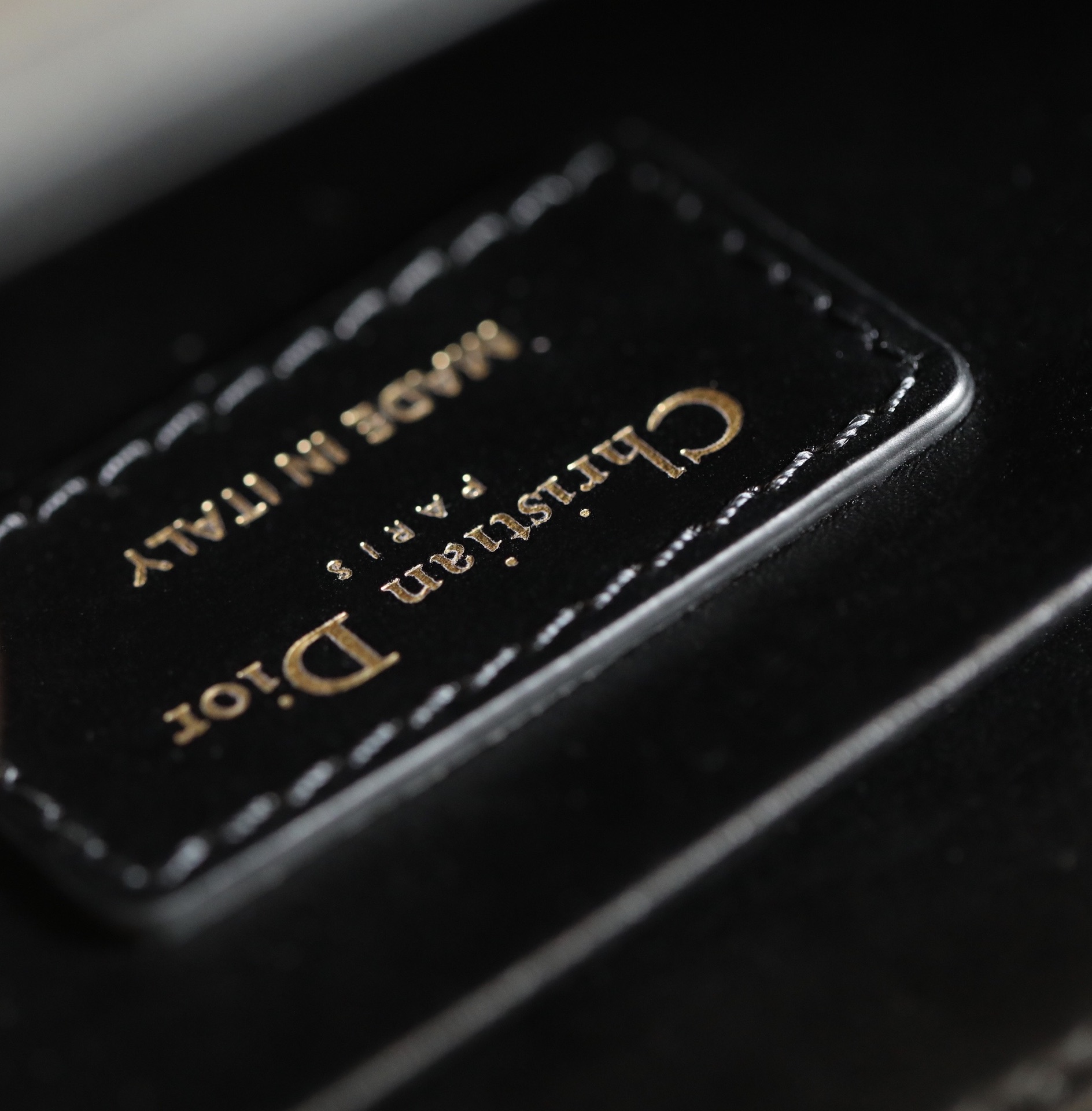 Montaigne 𝙢𝙞𝙣𝙞 box bag