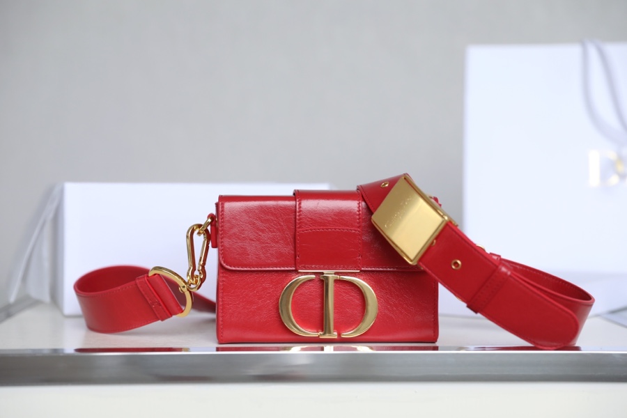 Montaigne red 𝙢𝙞𝙣𝙞 box bag