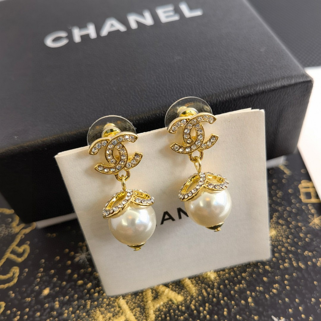 CHANEL🇫🇷Xiaoxiang Camellia Full Diamond Pearl Alphabet Stud Earrings Jewelry