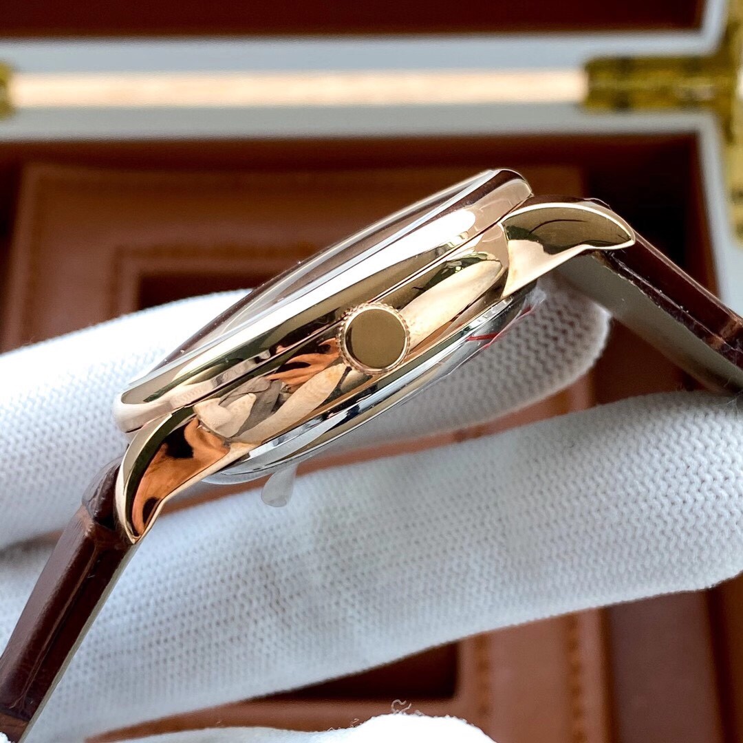 Glashütte - Skeleton design Built-in mechanical movement with automatic winding