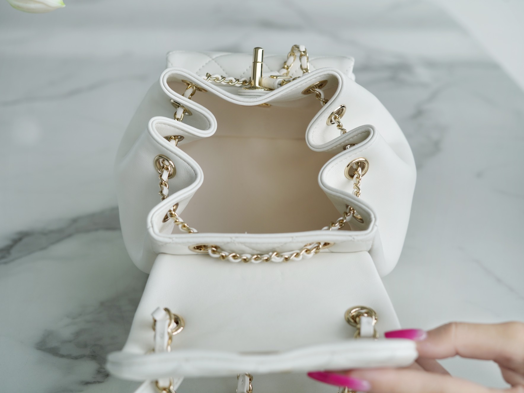 𝗖𝗛𝗔𝗘𝗡𝗟✦Italy 🇮🇹Original Lambskin🐑 𝟮𝟮𝗔New 𝐃𝐮𝐦𝐚Backpack Sheepskin White➿