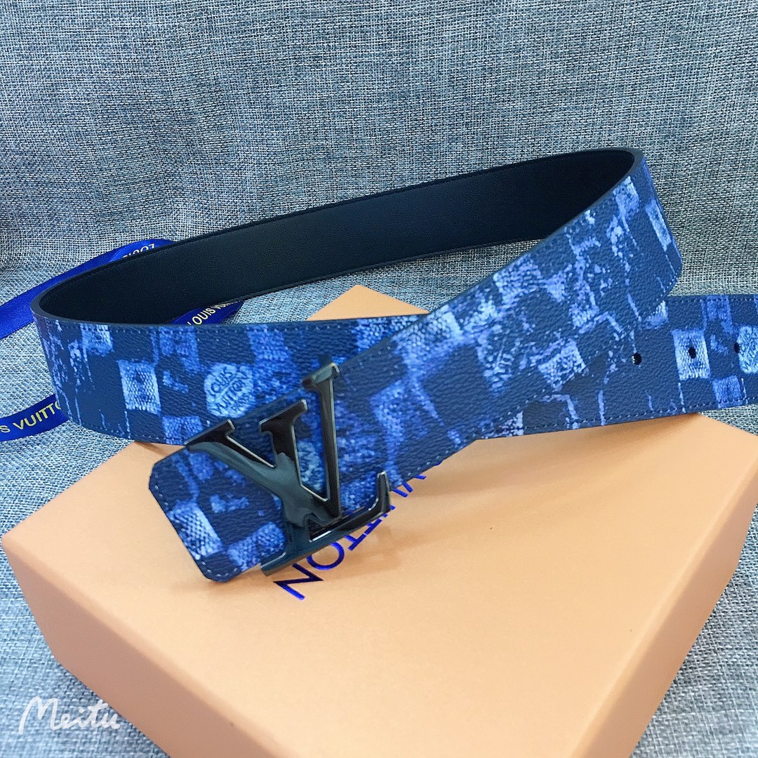 LOUIS VUITTO Reversible Belt in Silky Calfskin and Damier Salt Pattern