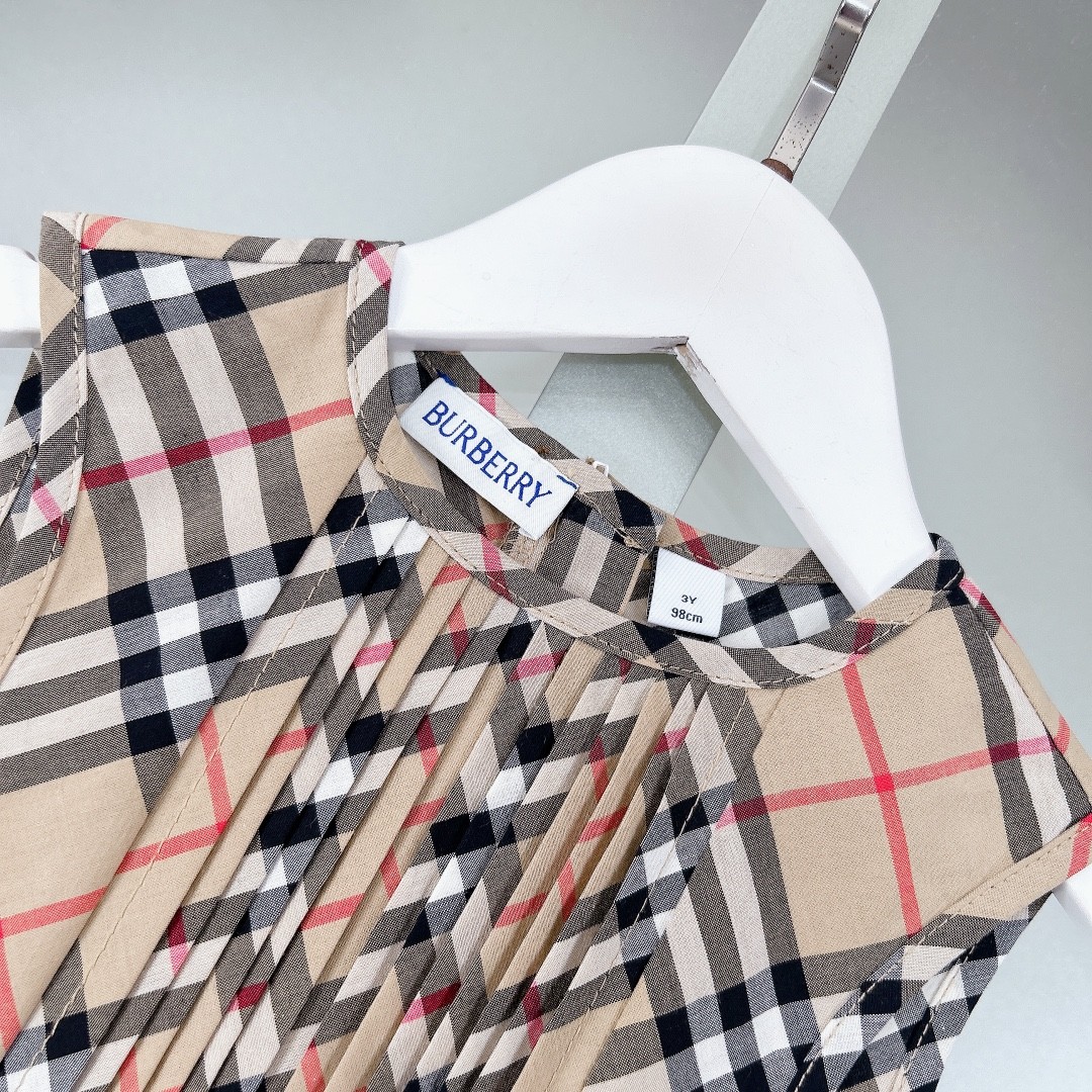 Burberry new girls skirt suit