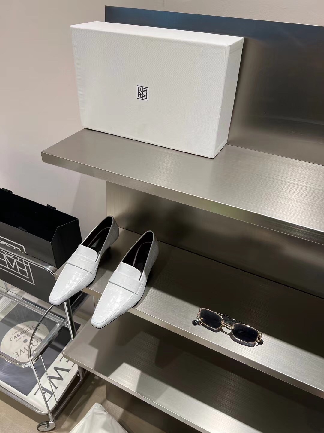 Toteme | 𝟐𝟎𝟐𝟏/𝐒𝐒 𝐧𝐞𝐰    Minimalist style toteme 2022/aw Muller flat single shoes