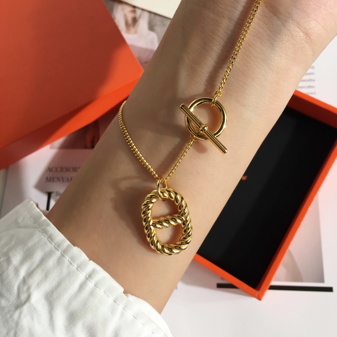 Hermes necklace