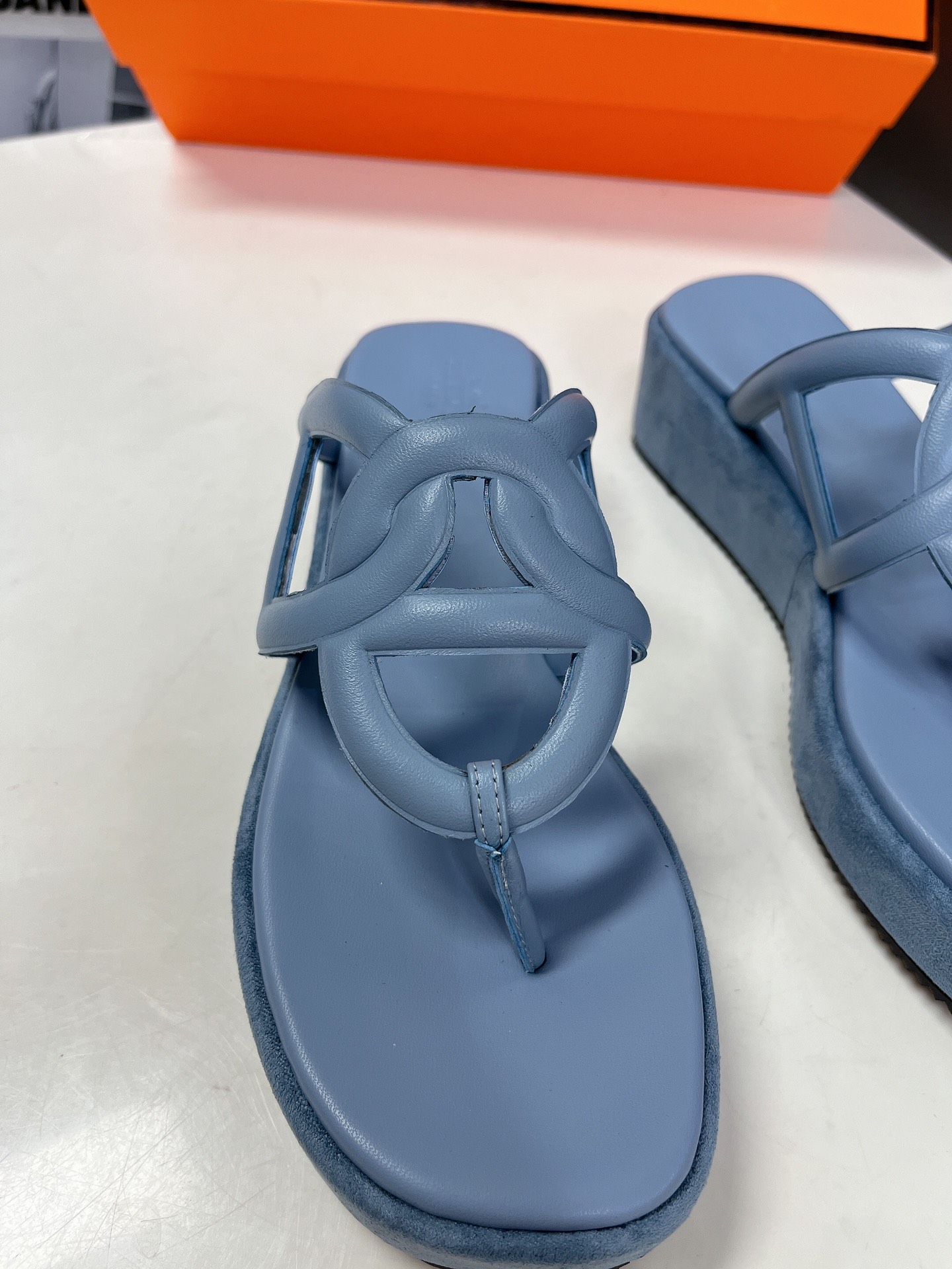 Hermes thick bottom H drag