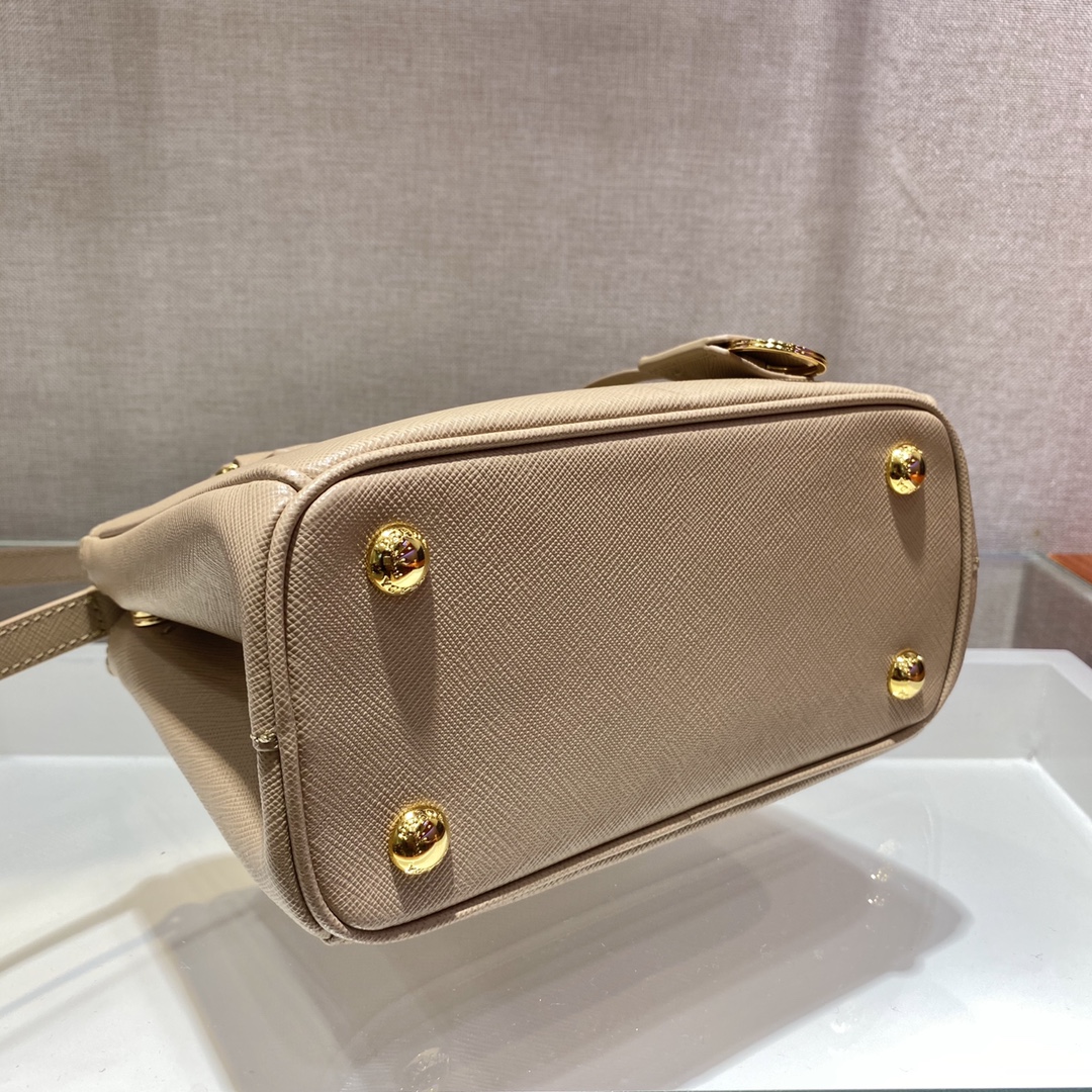 𝐏𝐑𝐀𝐃𝐀 Galleria Handbags 1BA906