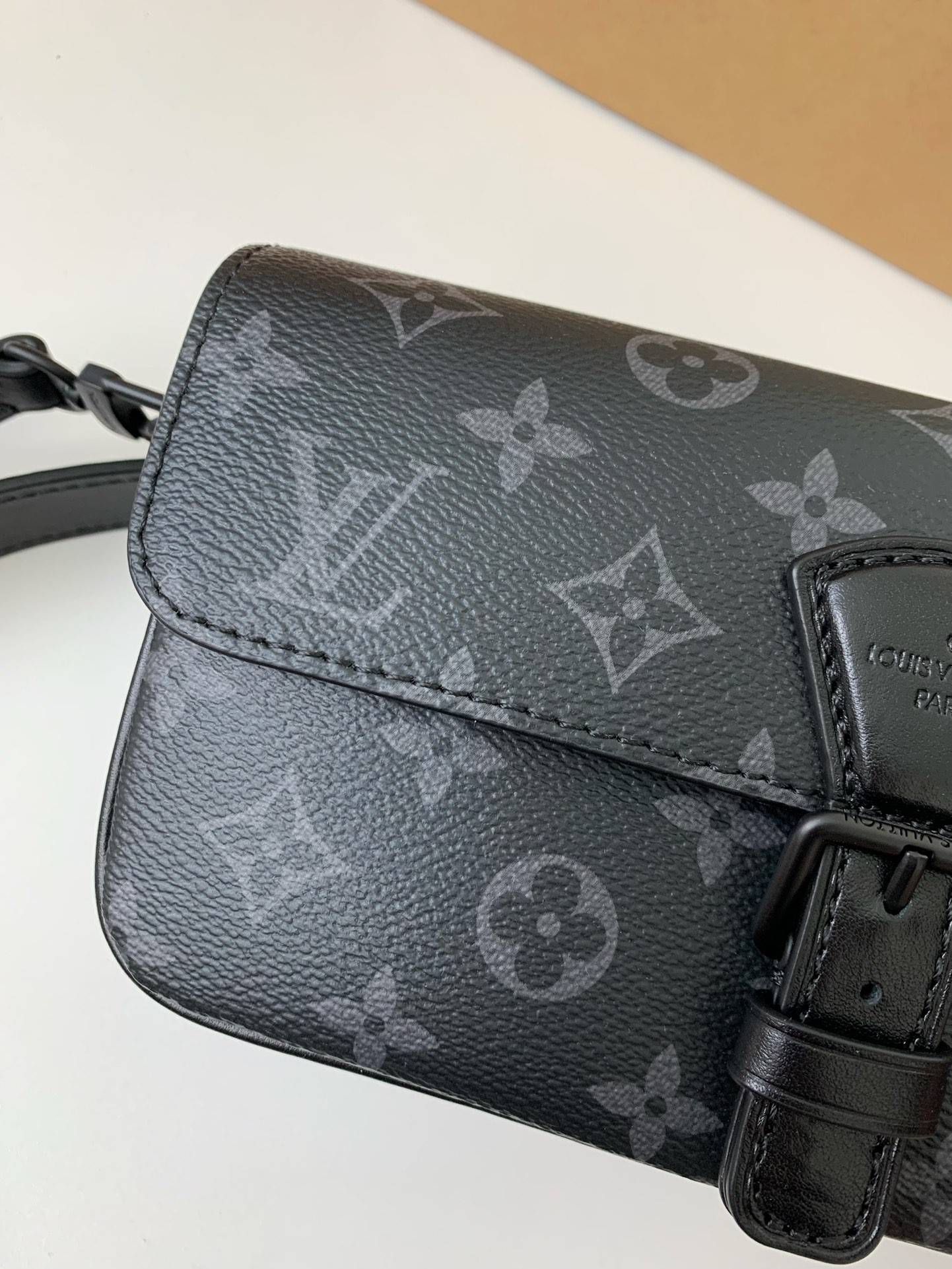 Louis Vuitton New season Montsouris Mini Bag M83567 Size：22*12*6cm