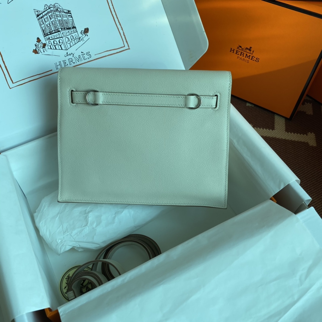 Kelly Danes evercolor leather milk white