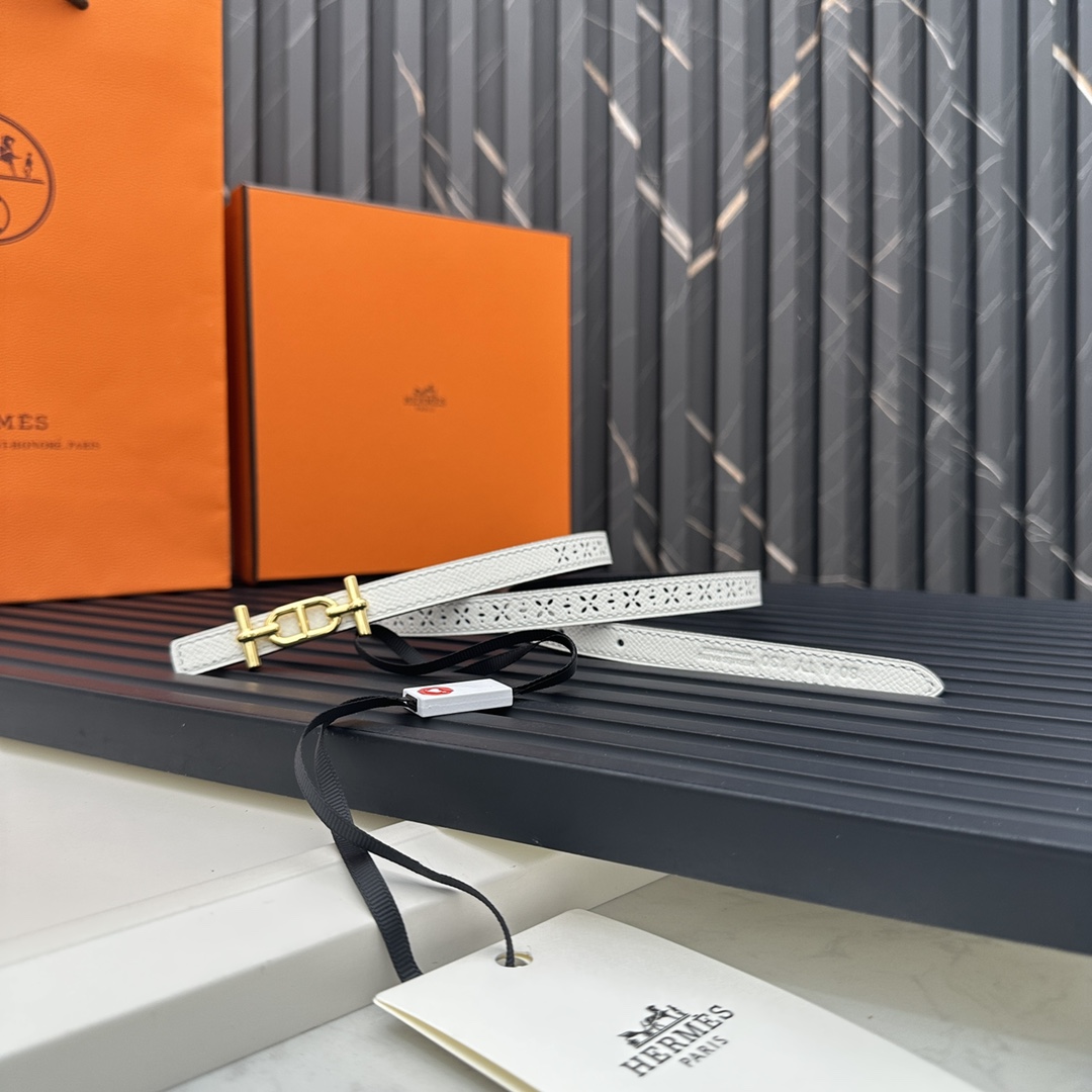 Reversible belt in Hermes Swift and perforated Epsom calfskin