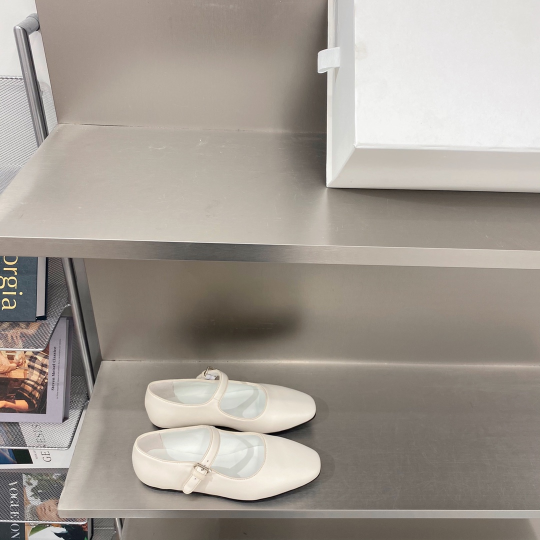 𝐓𝐡𝐞 𝐫𝐨𝐰 ｜𝟐𝟎𝟐𝟐/𝐒𝐒 𝐧𝐞𝐰 New The row 2022/fw vintage Mary Jane shoes