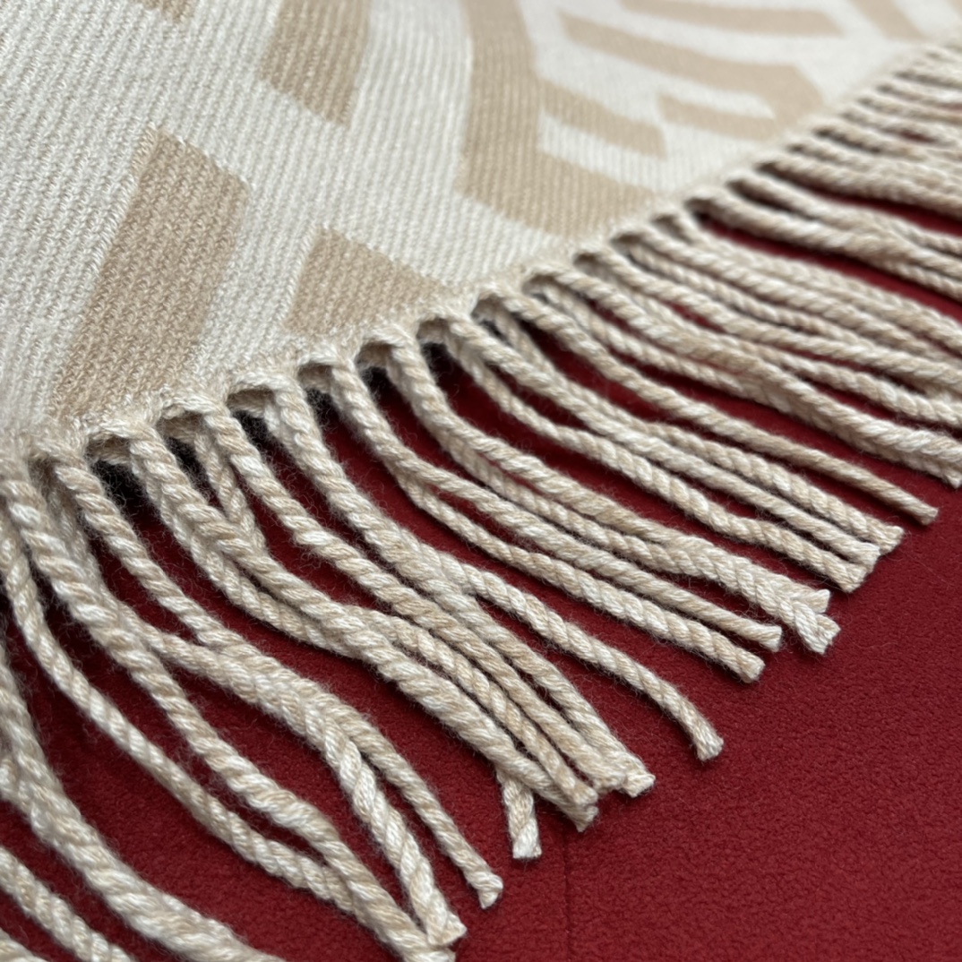𝐅𝐞𝐧𝐝𝐢 Double-sided Cashmere Scarf with Big Tassel and Big Logo 100% Cashmere