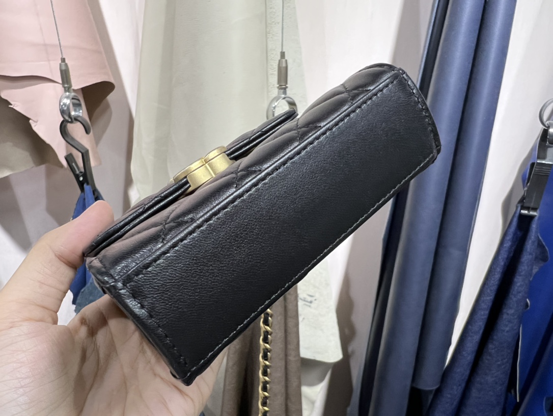 𝗖𝗛𝗔𝗡𝗘𝗟✦ Italy 🇮🇹 [Box] Original Open Department Lambskin 22B Enamel Buckle Kelly Small Black Gold