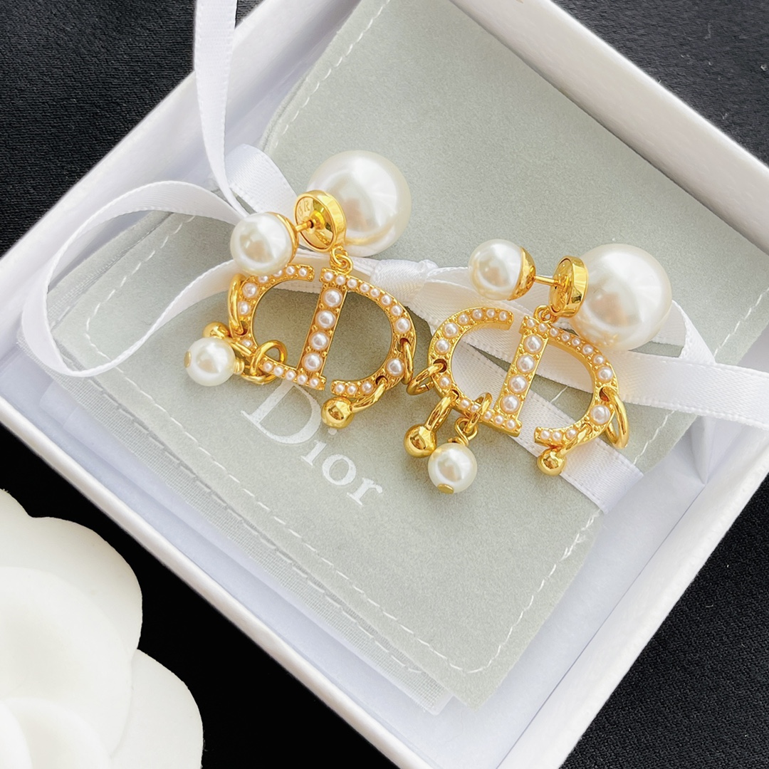 Dior new CD size pearl earrings