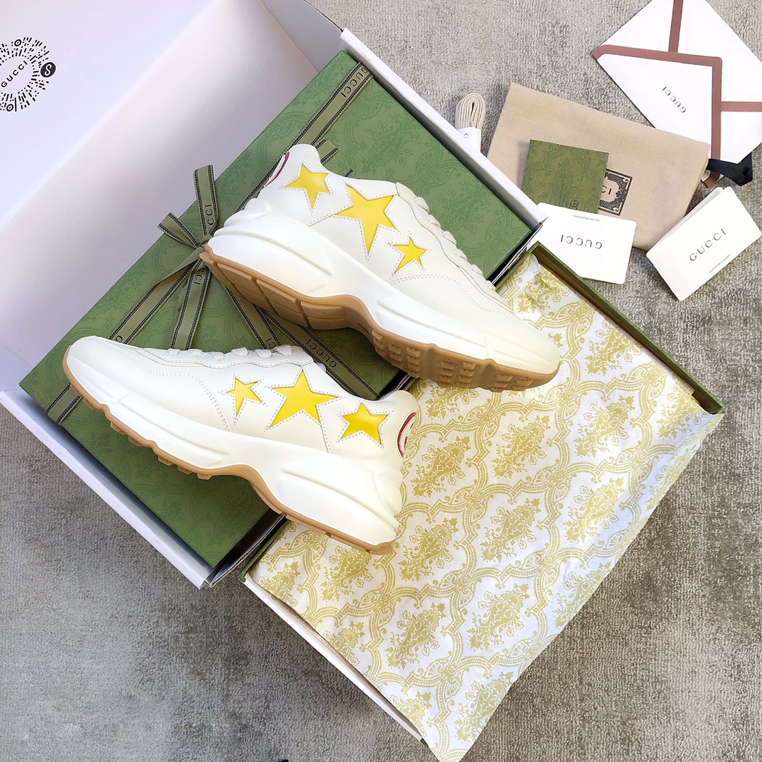 Gucci Pops This collection has a lot of flora and fauna elements Original material