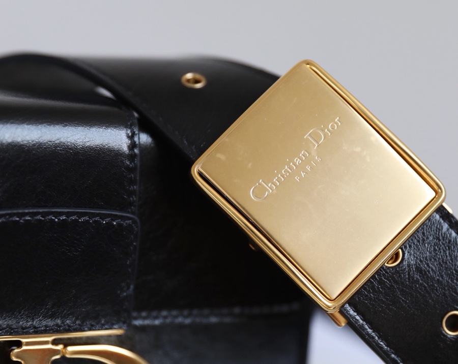 Montaigne Black 𝙢𝙞𝙣𝙞 Box Bag