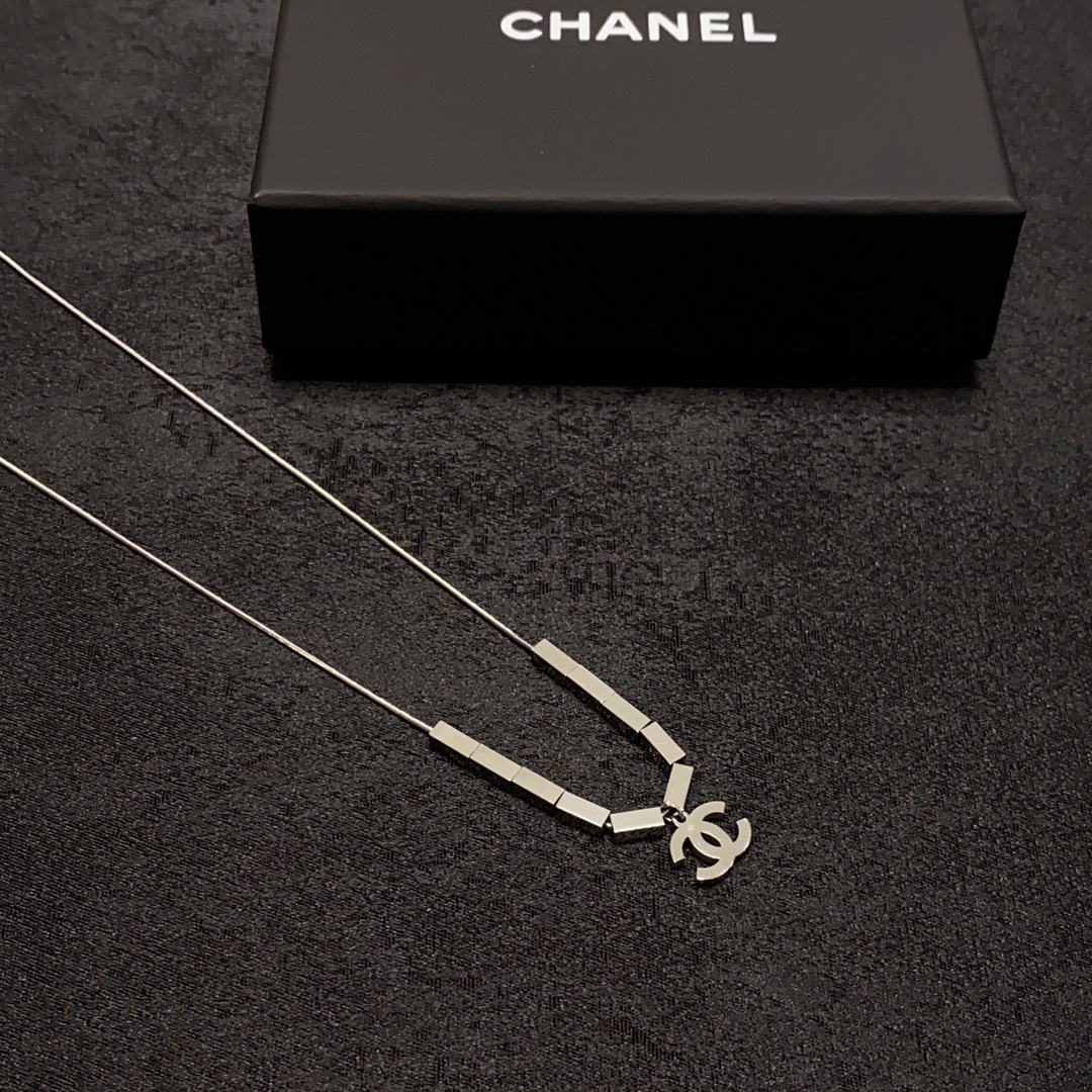 CHANEL🇫🇷Xiaoxiang Double C Silver Pendant Necklace