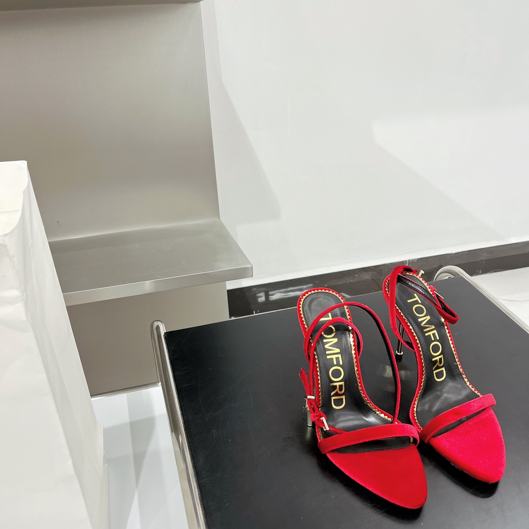 𝒕𝒐𝒎𝒇𝒐𝒓𝒅 𝟐𝟎𝟐𝟐/𝐒𝐒 𝐧𝐞𝐰 TF Tom Ford Gold Heel Padlock Sandals