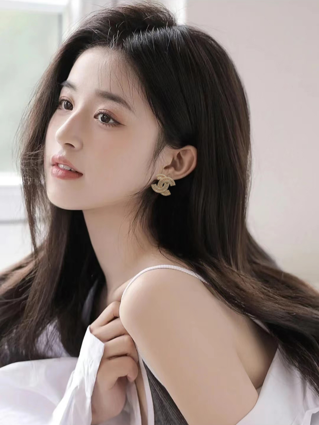 CHANEL🇫🇷Xiaoxiang square diamond letter crystal diamond stud earrings