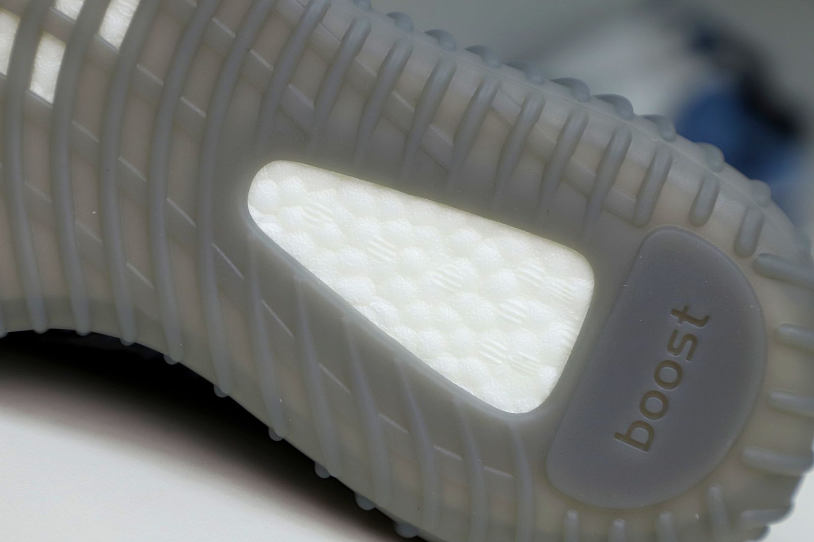 YEEZY BOOST 350 V2 BELUGA 2.0