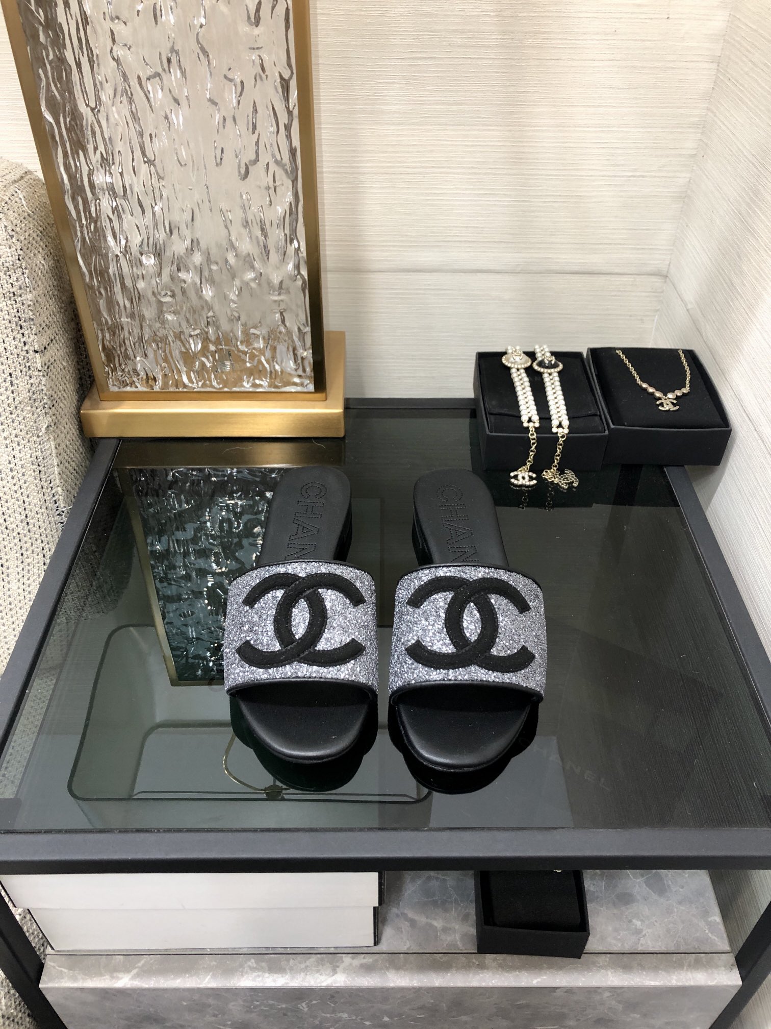 CHANEL 2023 spring and summer latest electric embroidery honey slippers Imported leather outsole