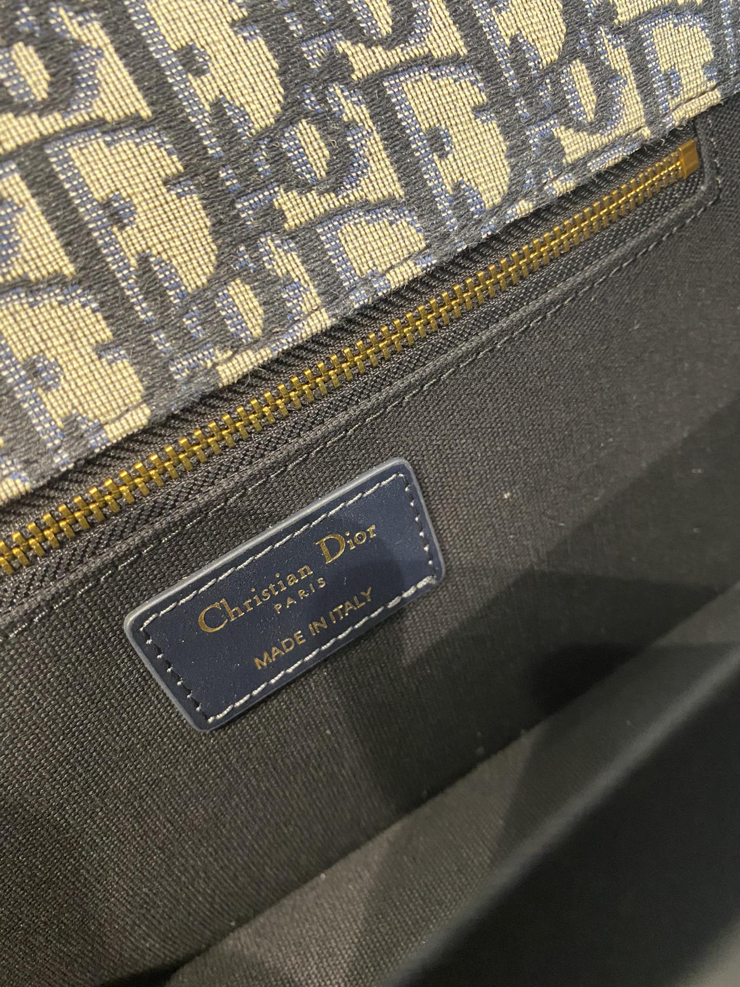 Montaigne Collection Chain Terms