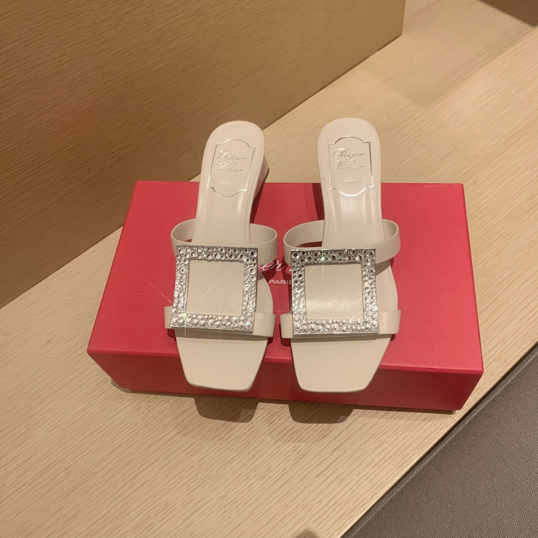 Roger vivier | 𝟐𝟎𝟐𝟏/𝐒𝐒 𝐧𝐞𝐰 2021 Summer Slippers Bikiviv' Metal Buckle PVC Mule Shoes