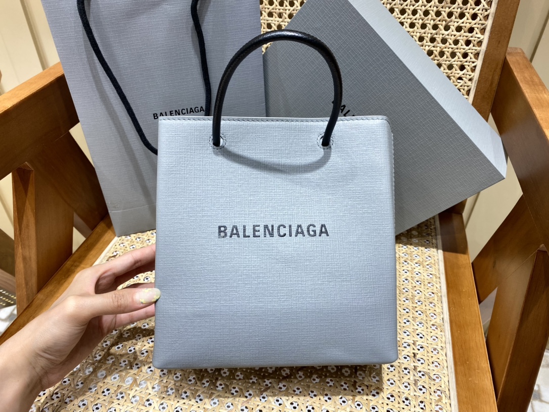 BALENCIAGA 𝗦𝗵𝗼𝗽𝗽𝗶𝗻𝗴 𝗯𝗮𝗴 Cowhide shopping paper bag