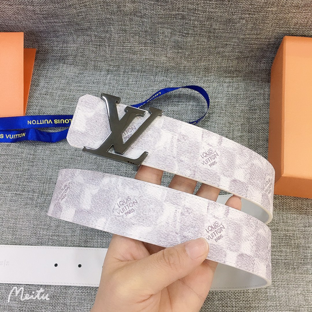 LOUIS VUITTO reversible belt in Monogram canvas and leather