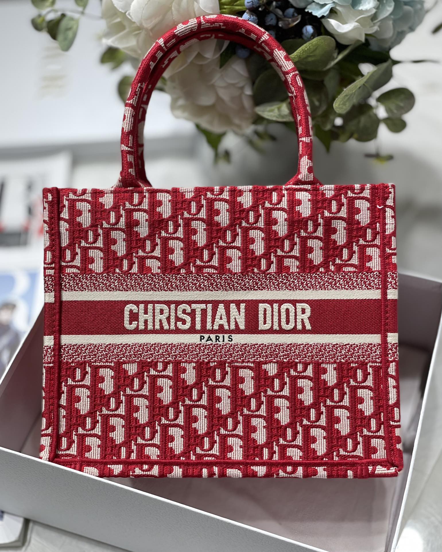 DIOR TOTE Classic Red Embroidery