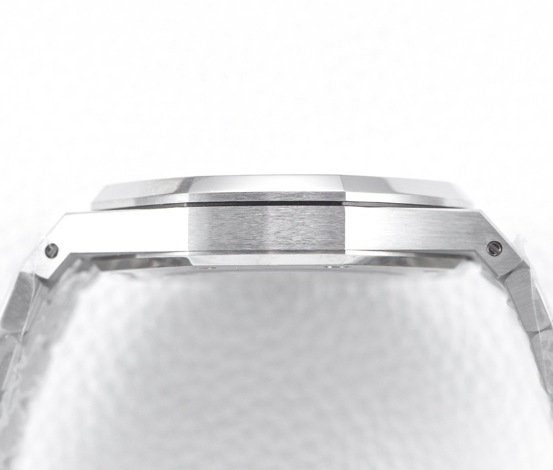 Audemars Piguet Royal Oak 15400 Series Men's Watch 41mm