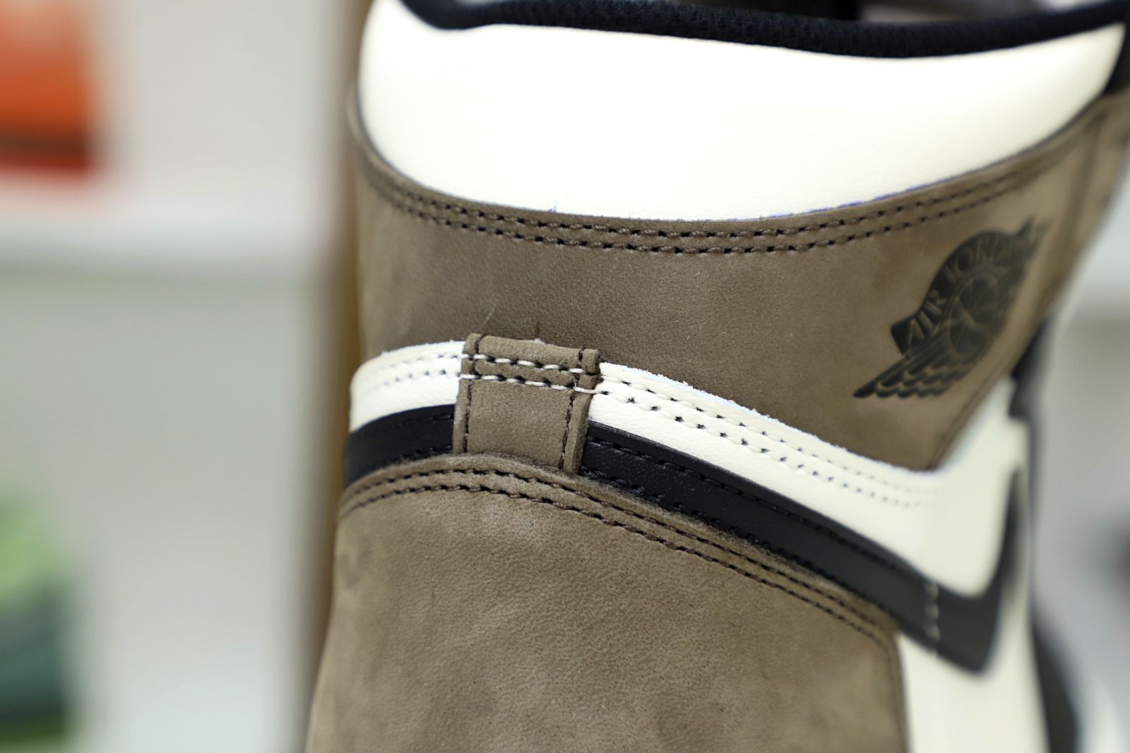 AIR JORDAN 1 RETRO HIGH OG DARK MOCHA