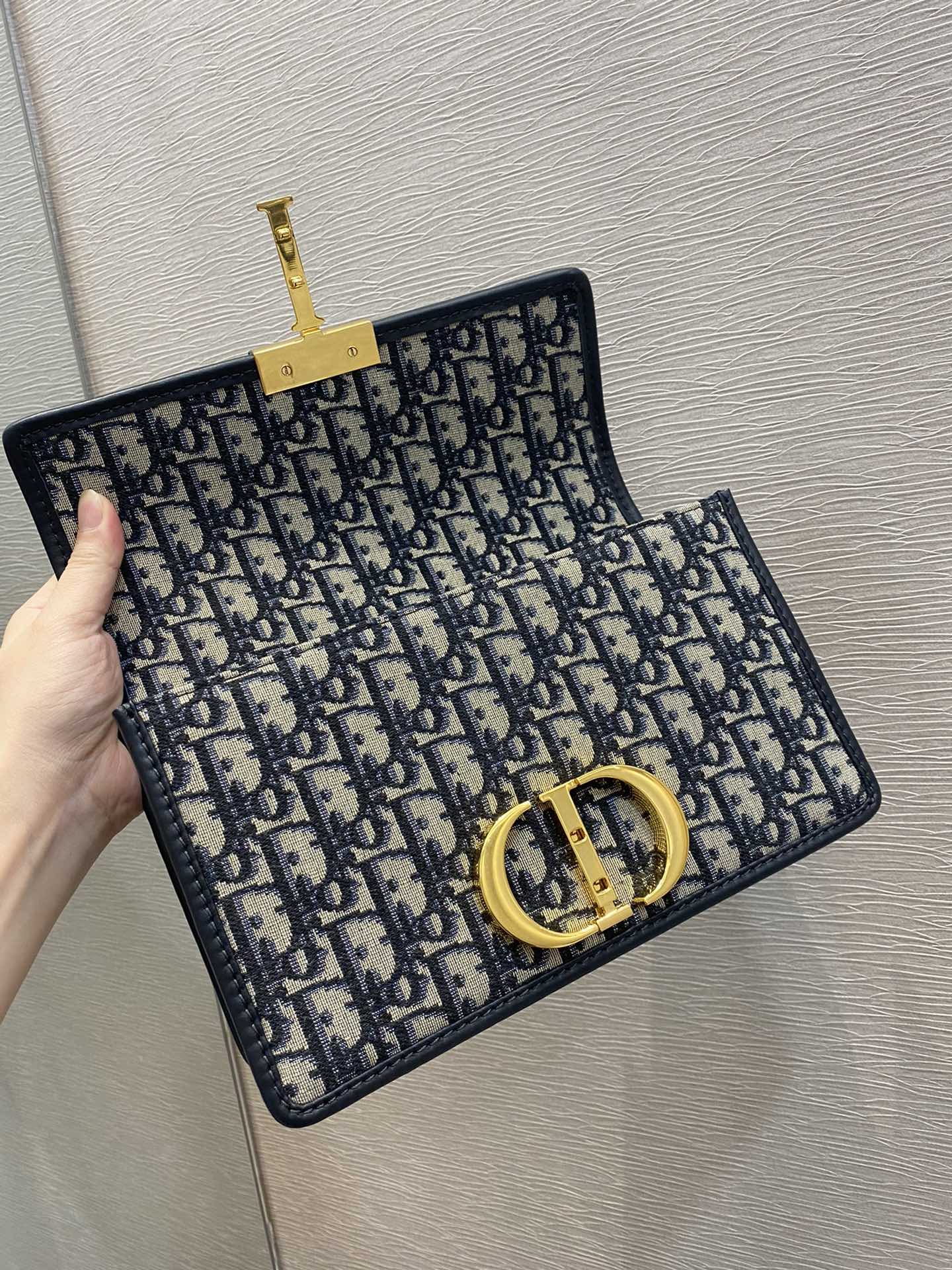 Montaigne Collection Chain Terms