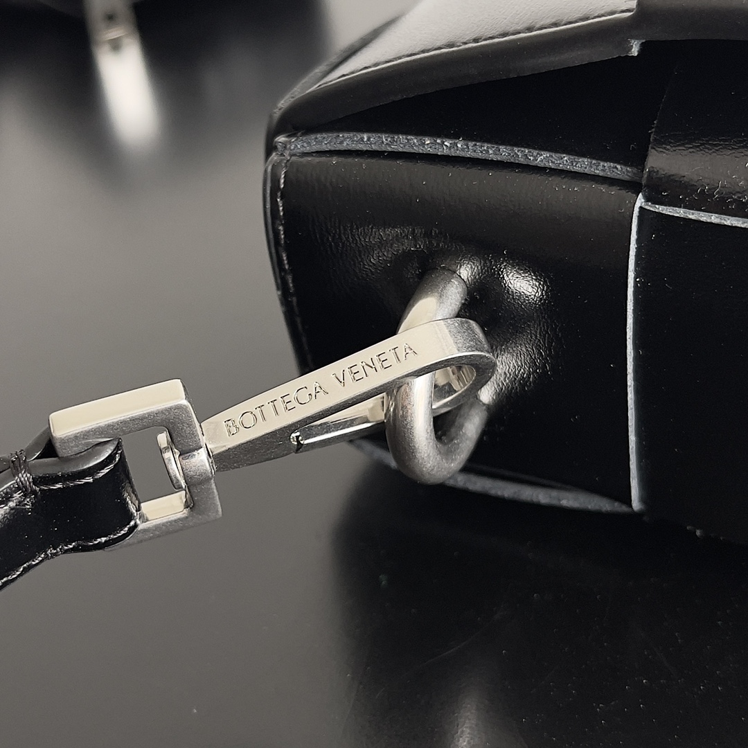 Bottega Veneta bv 2-in-1 cassette #741777