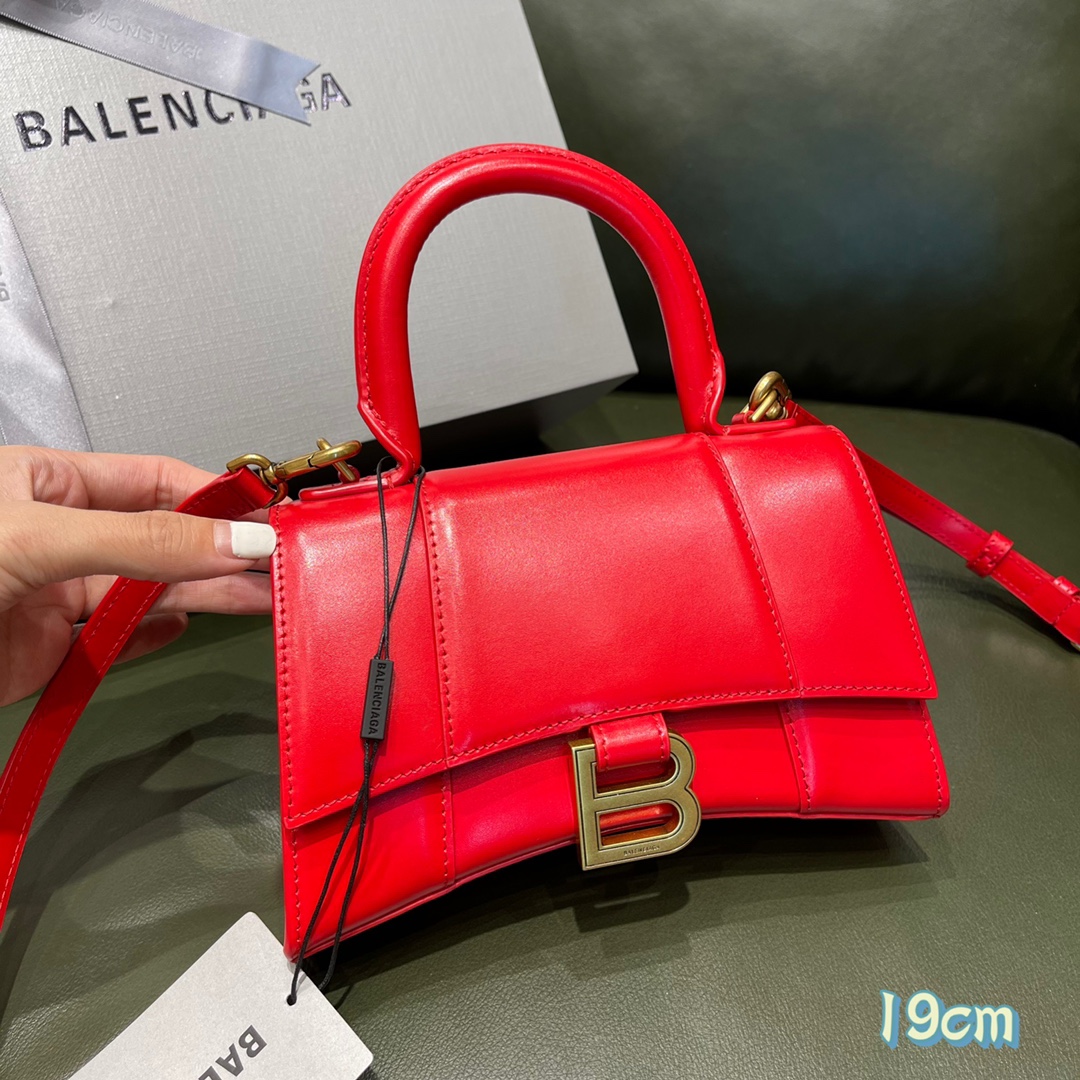 BALENCIAGA 𝐇𝐨𝐮𝐫𝐠𝐥𝐚𝐬𝐬 𝐗𝐒 The hourglass bag of the fashion world